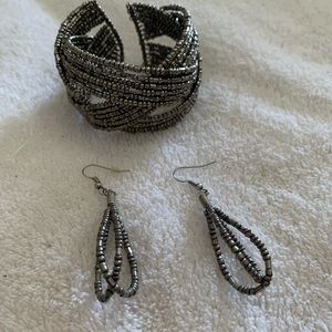 💜 3 for $20 Deal Beaded bracelet & earning set